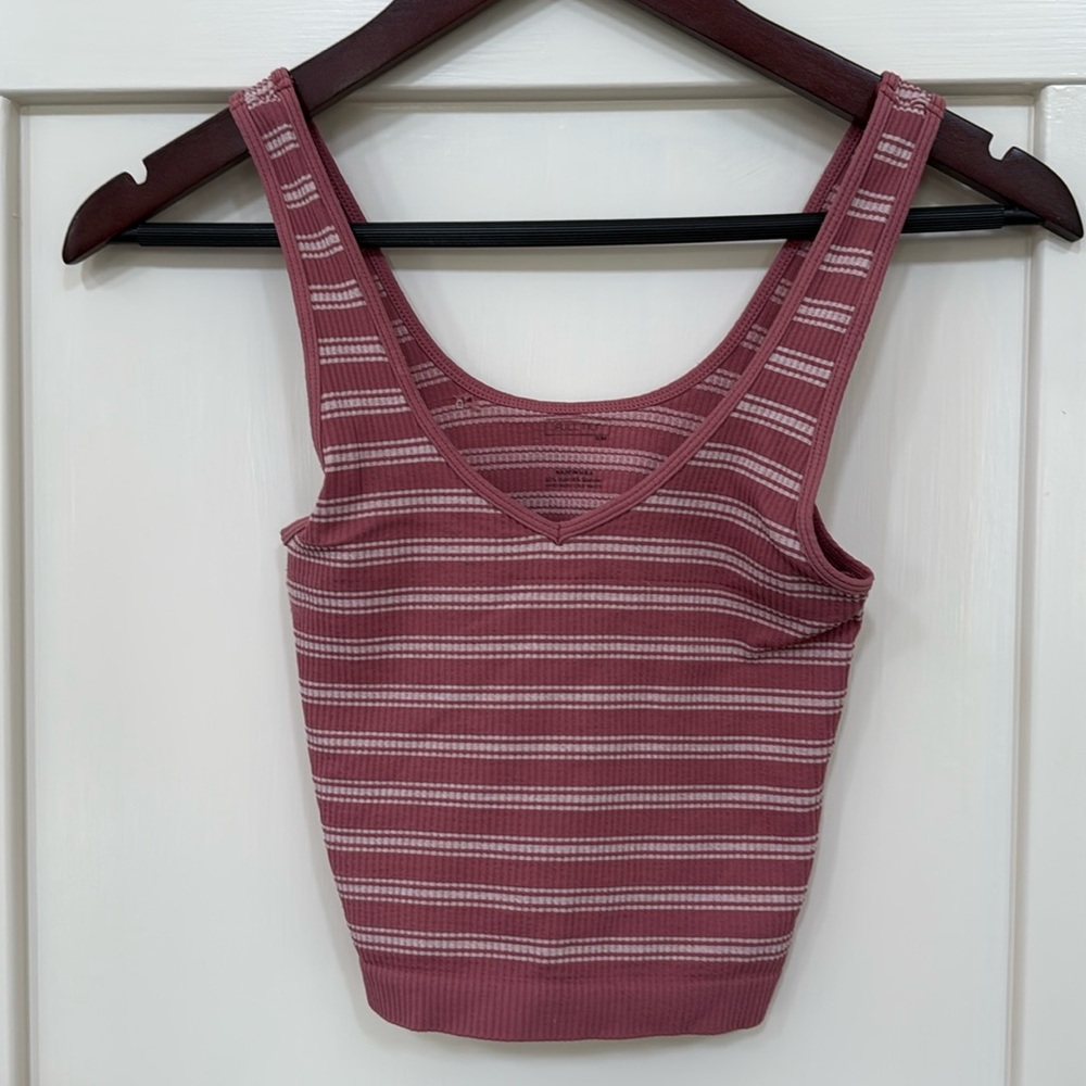 Full Tilt v-neck stretchy tank sz S/M